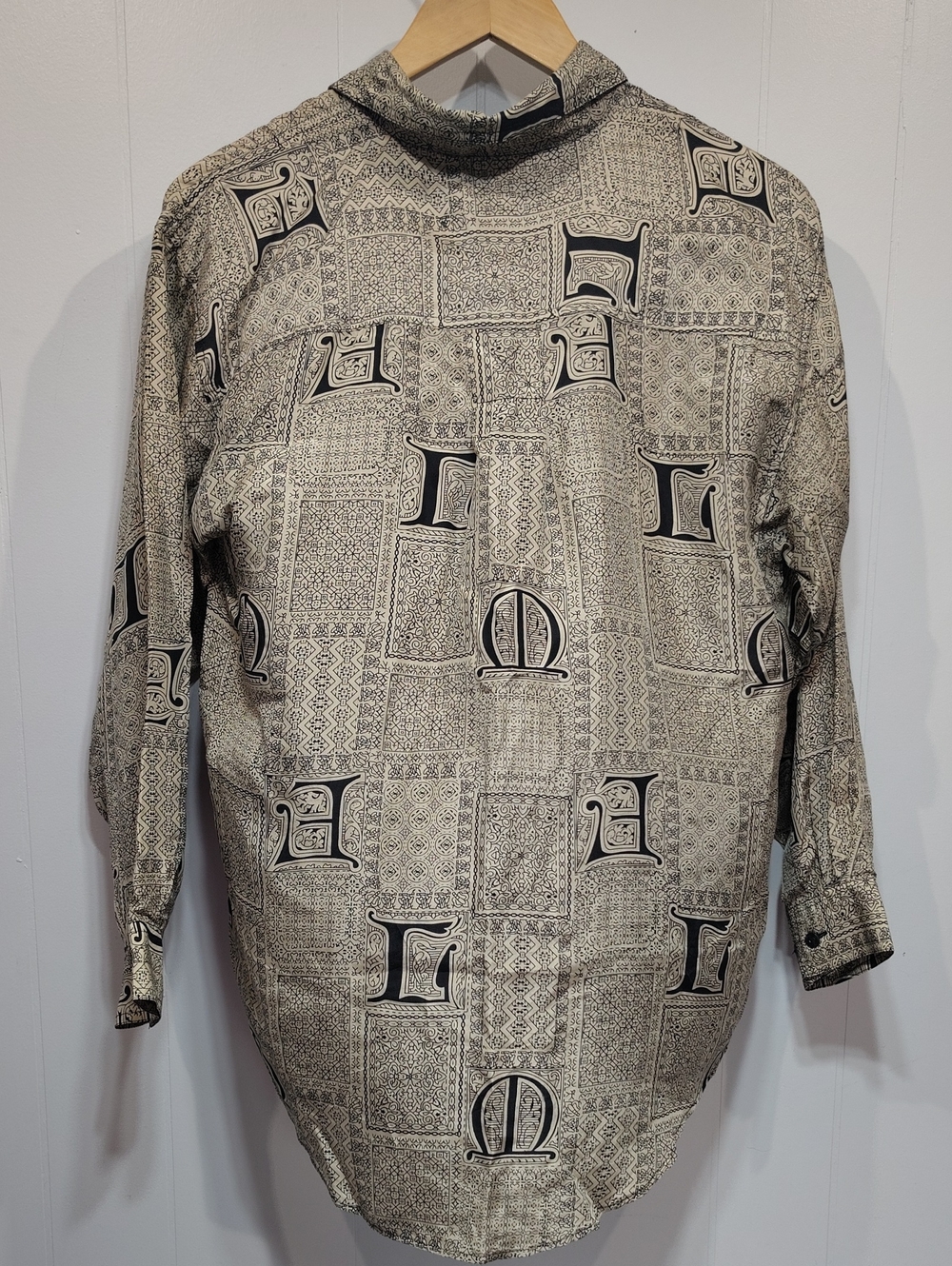 Vintage Whistles 100% Silk Hieroglyphic Antique Script Print Blouse Small - Picture 4 of 5